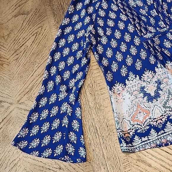 Boho bell sleeve top size small Dr2 - Picture 3 of 9